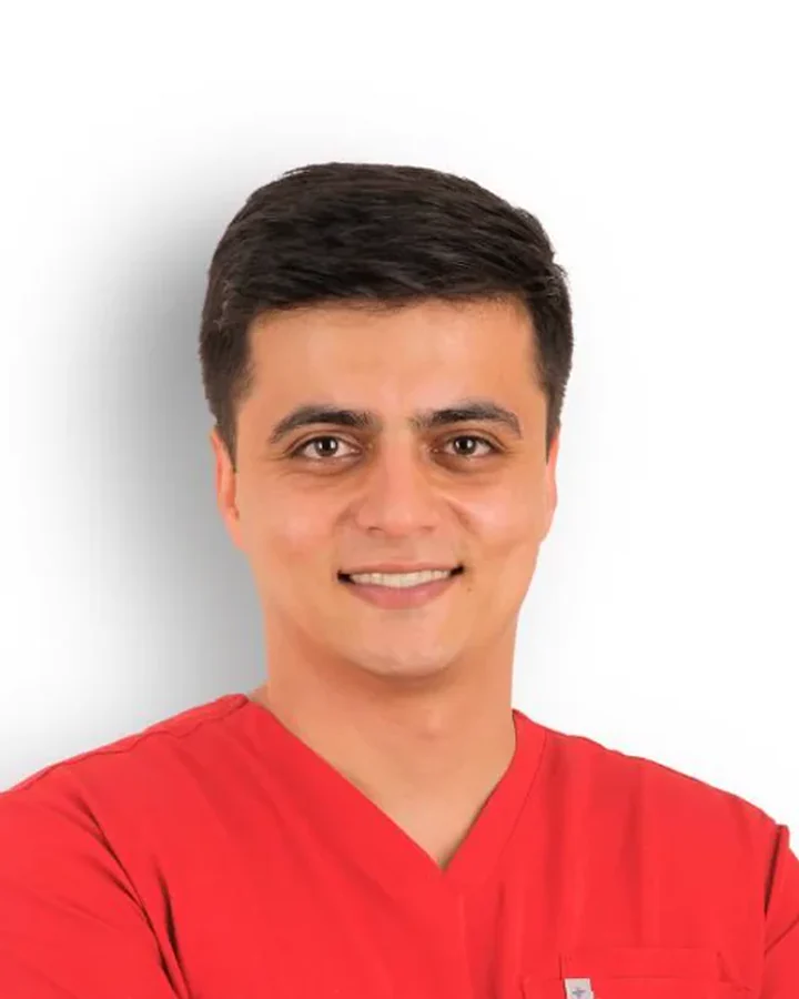 Dr. Emir Hacıoğlu — Habibler Clinic diş hekimi