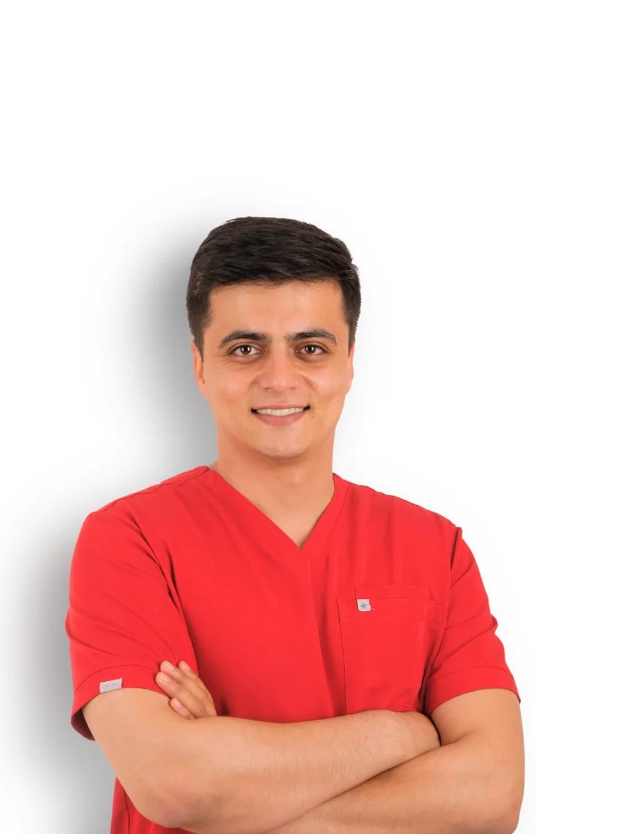 Dr. Emir Hacıoğlu — Habibler Clinic diş hekimi